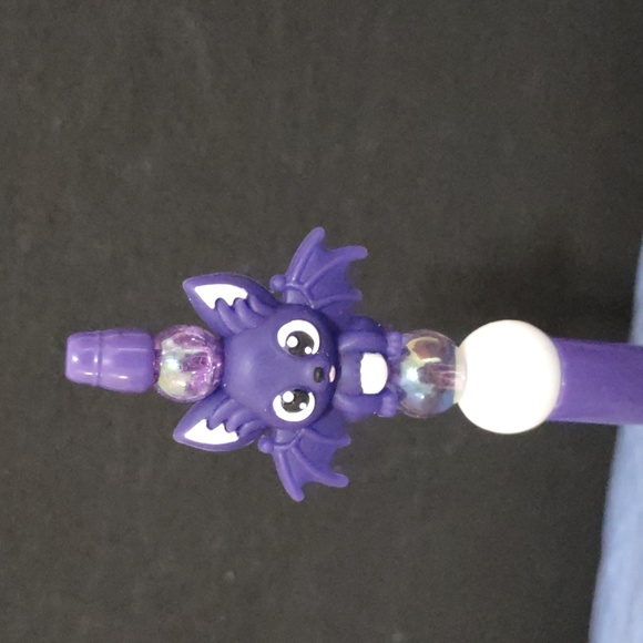 HOMEMADE  HALLOWEEN BAT FOCAL BEADED PEN COLOR WHITE AND PURPLE - Picture 2 of 5